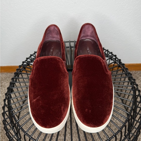 Vince Blair Velvet Slip On Shoes Red Size 7.5 - Picture 2 of 9